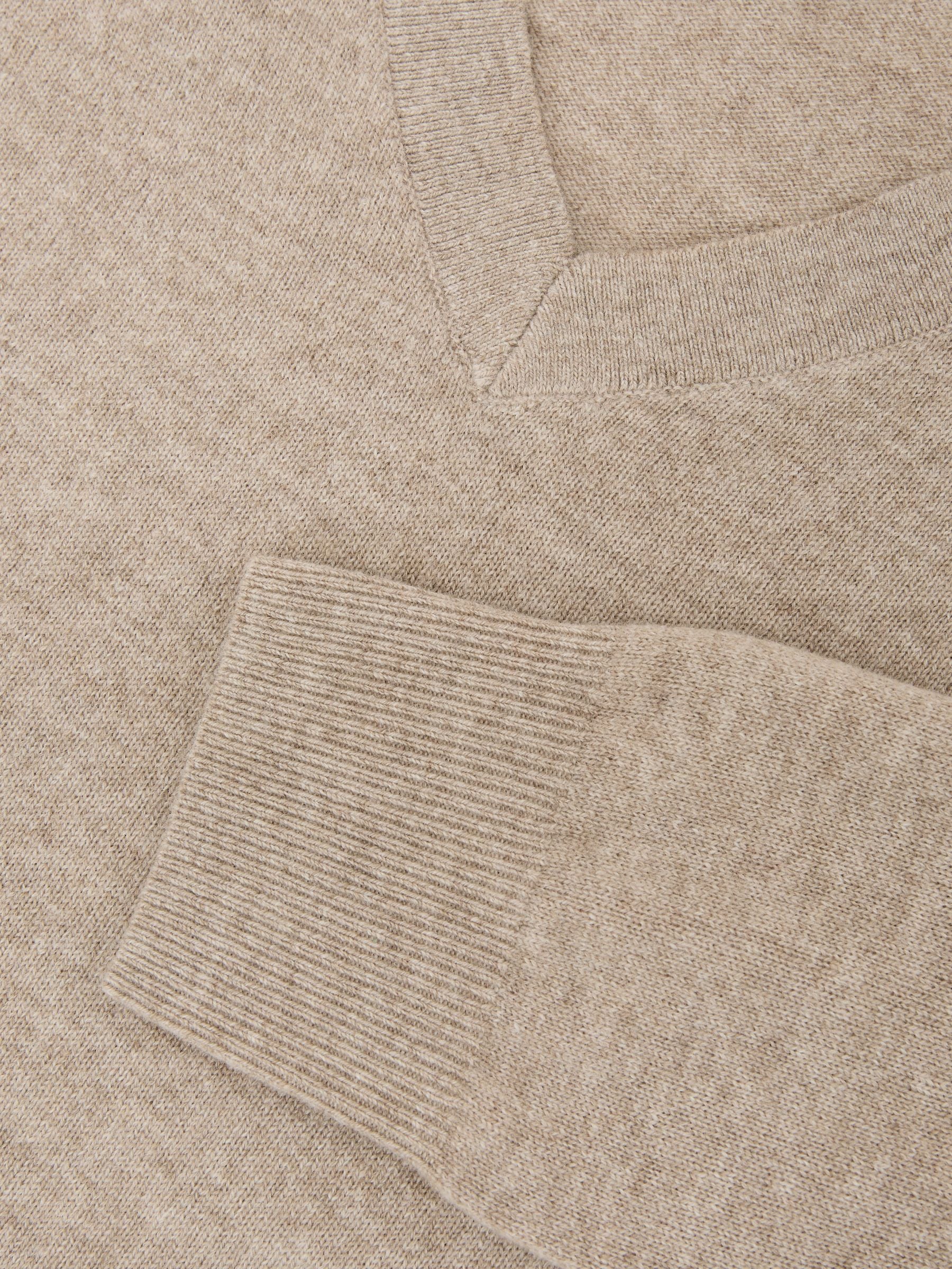 Jenny Wool-Cashmere V-Neck Jumper in Taupe